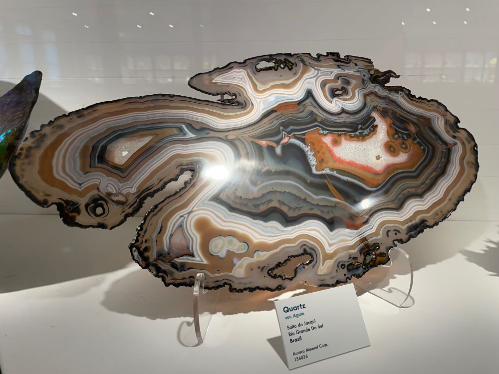 Quartz (var. agate)
