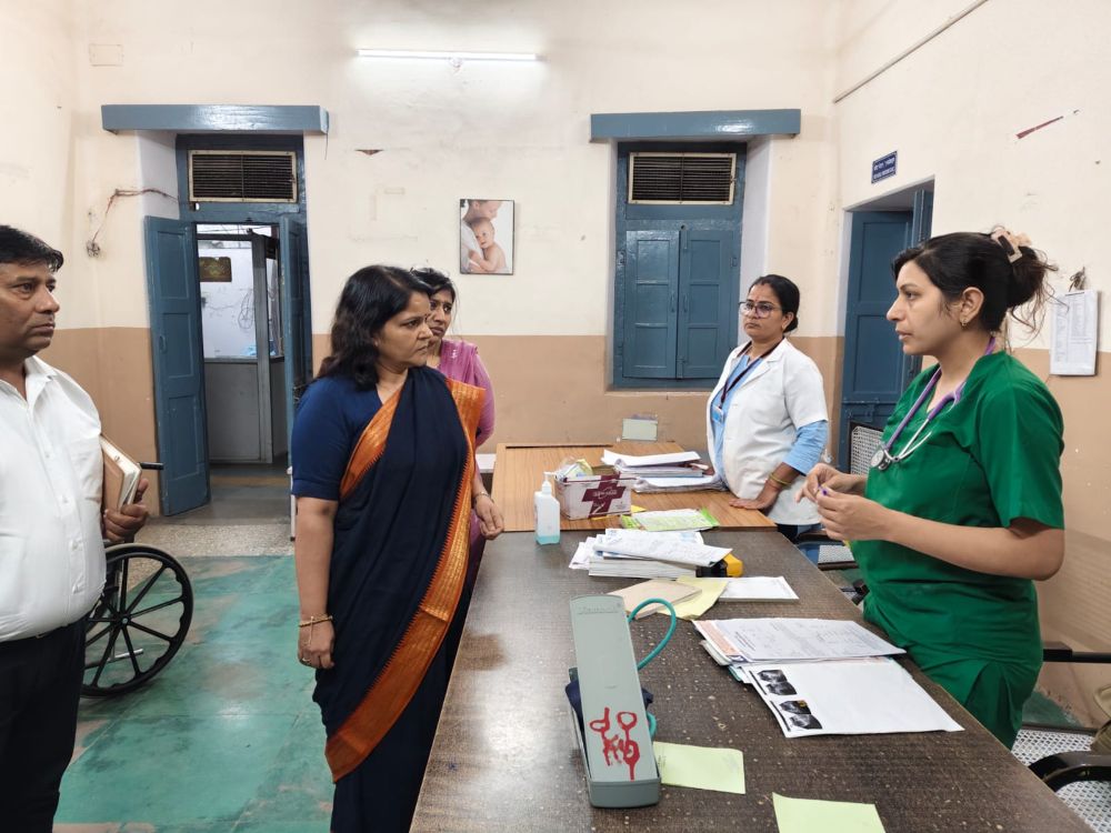 Gayatri Rathore conducted surprise inspection late night - INFORMATION SITE