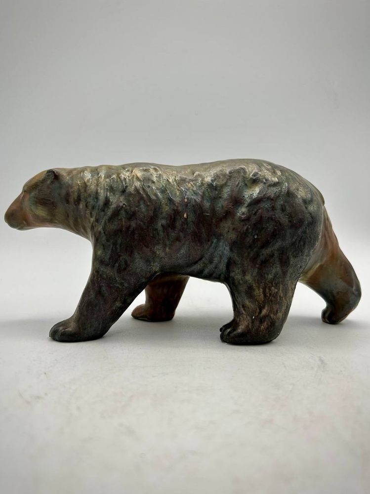 The view of the opposite side of the bear. 