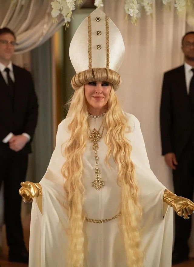Moira Rose in her Pope outfit from the Schitt's Creek finale