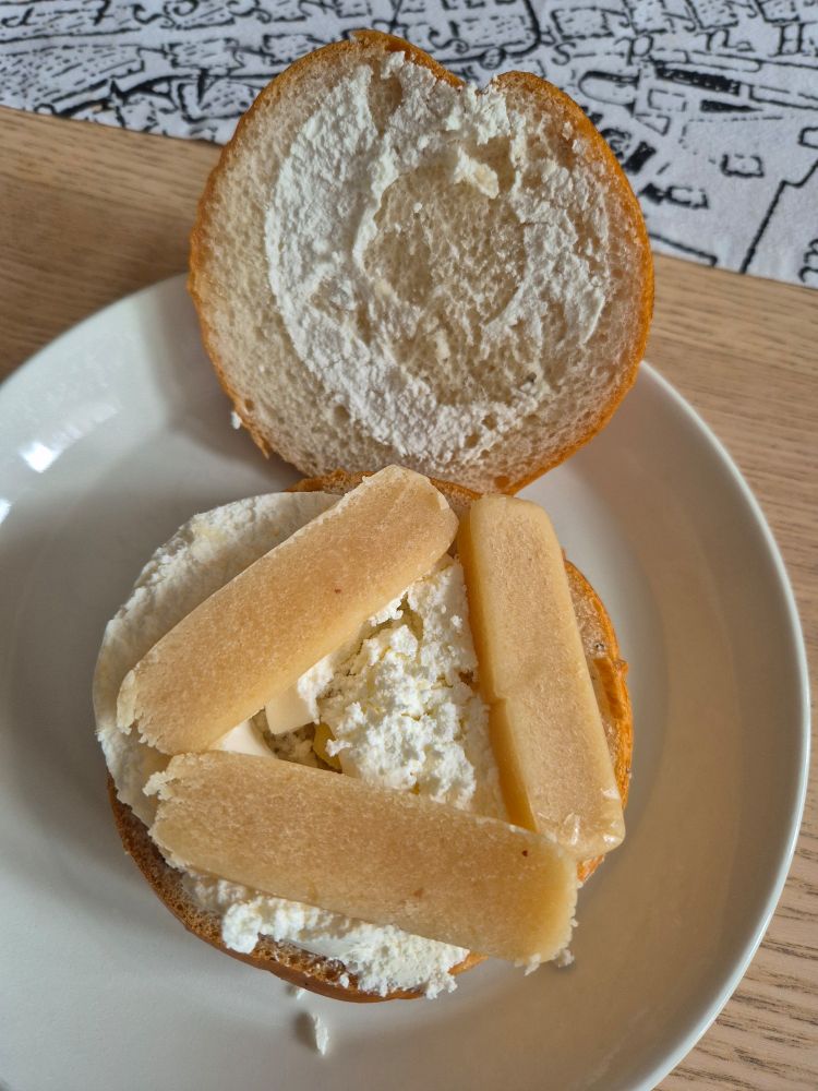 Laskiaispulla tuplamantelimassalla