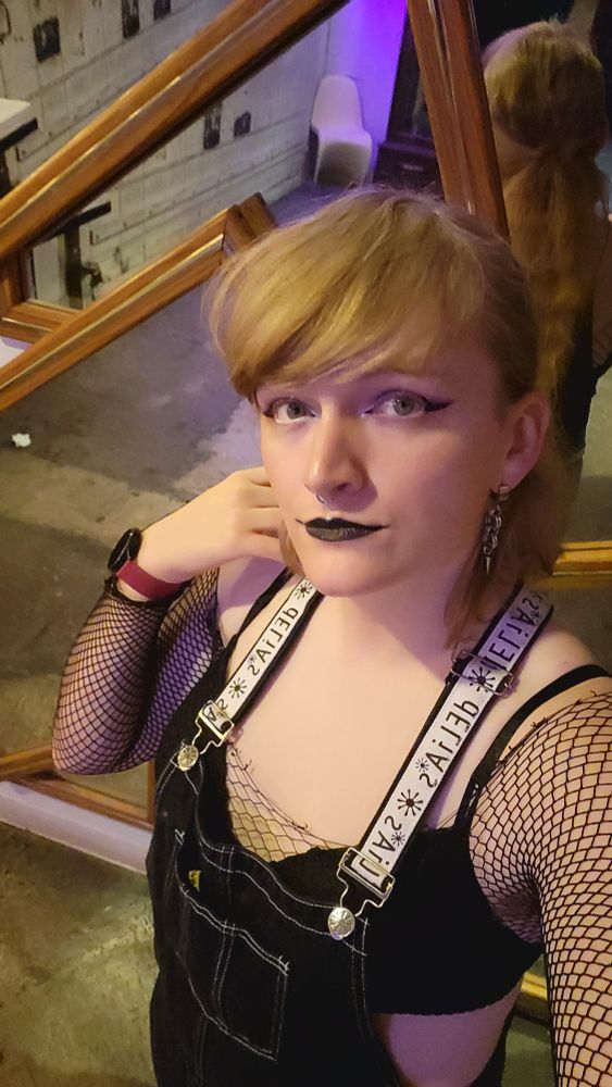 Caiti at the club, mirrors all around behind her