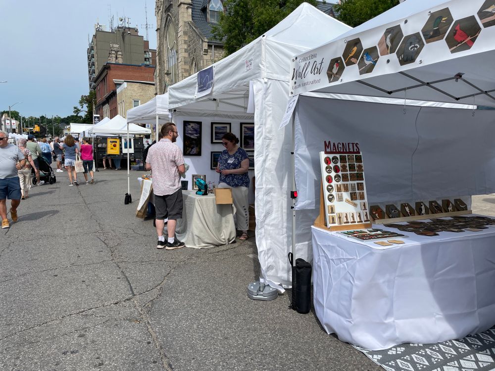 Outdoor art market