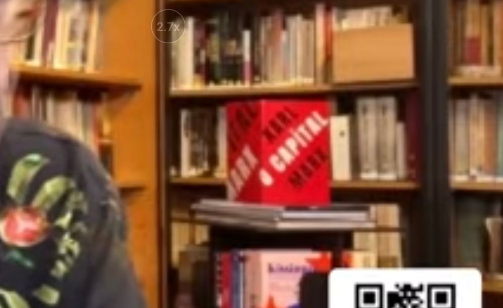 Zoom no capital atrás do reinaldo vermelhão e exposto ao mundo