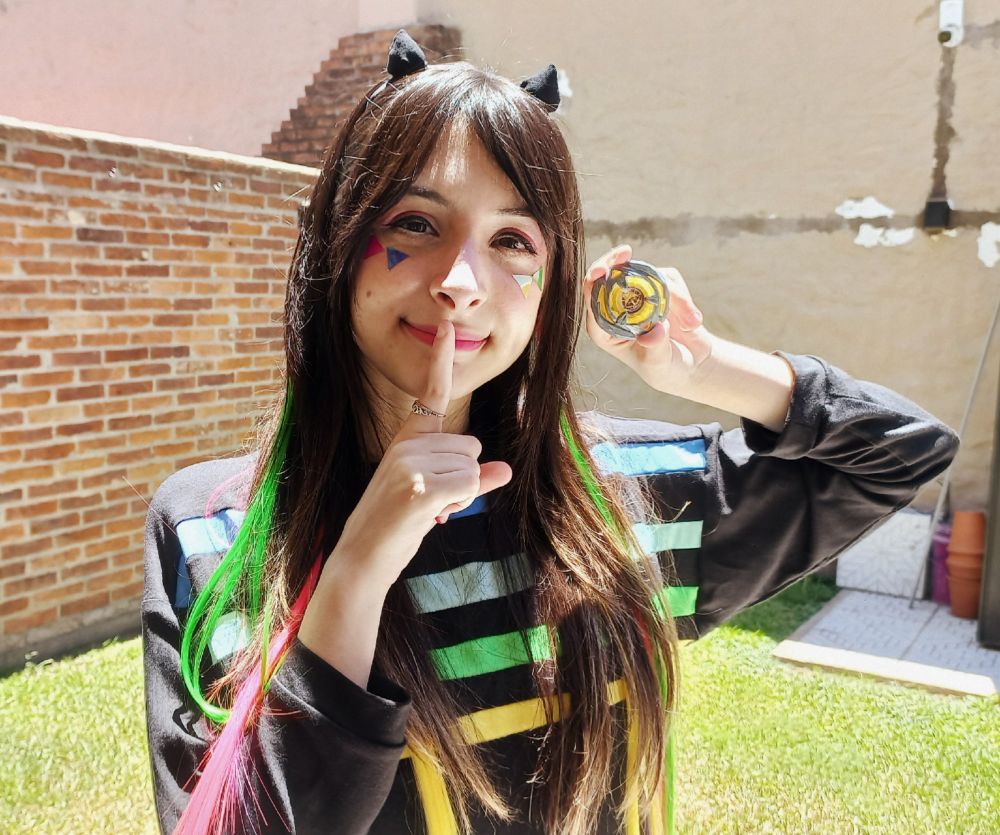 My cosplay of Nanairo Multi posing with Wizard Arrow