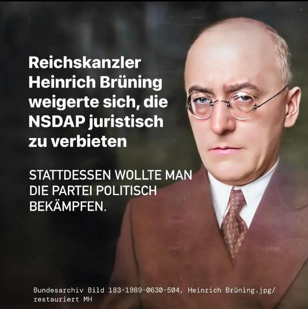 Die Bildmontage ist in zwei Spalten aufzuteilen. 

Links:
Text: Reichskanzler Heinrich Brüning weigerte sich, die NSDAP juristisch zu verbieten

STATTDESSEN WOLLTE MAN DIE PARTEI POLITISCH BEKÄMPFEN.

Rechts: Portrait von Heinrich Brüning 
