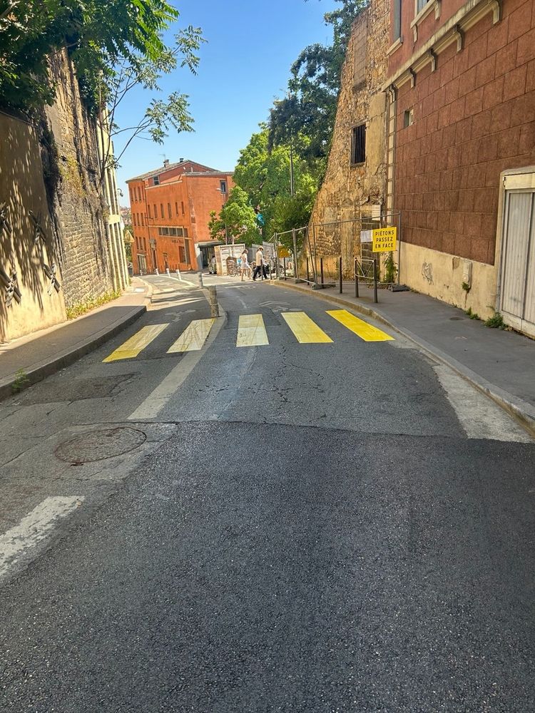 Le passage piéton installé il y a une semaine
