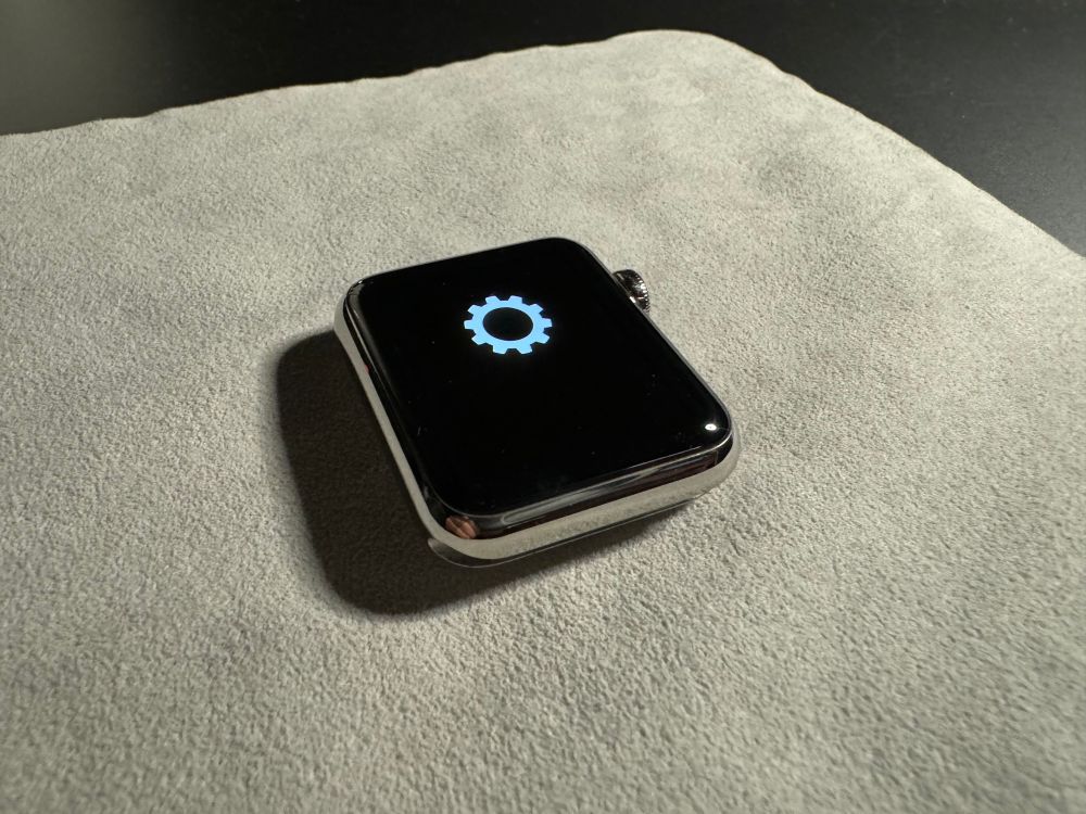 Prototype Stainless Steel Apple Watch Series 0 with InternalUI booting with the gear icon