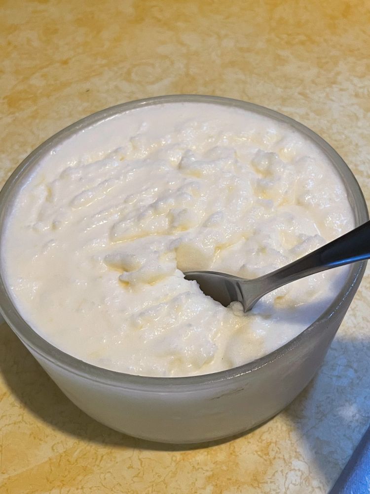 Hand/scratch made lemon gelato with fresh squeezed lemon juice