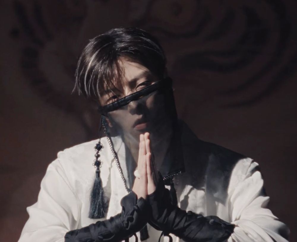 seungmin in a veil