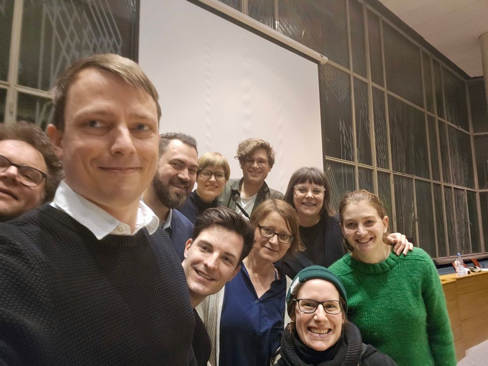 Ein Gruppenbild in einem Sitzungssaal