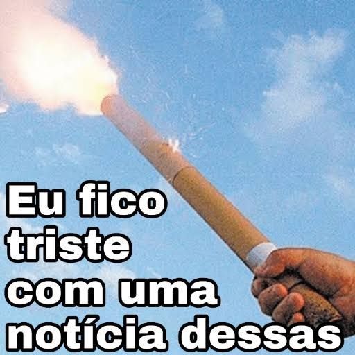 Uma mão apontando um tubo de fogo fogo de artifício pra cima e escrito "eu fico triste com uma notícia dessas"
