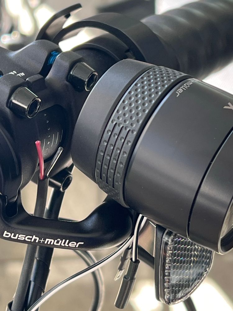 Neue Lampe an solider Halterung