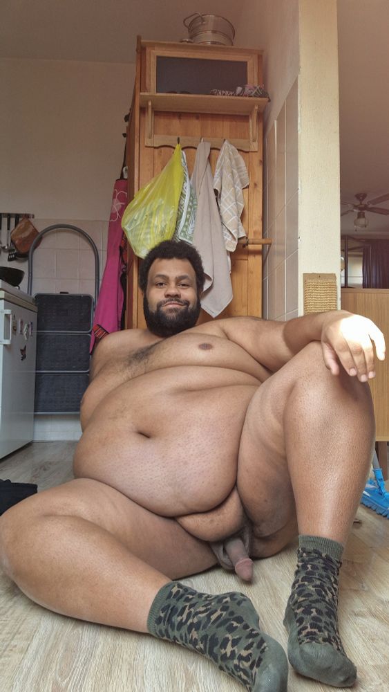 Me, a big chubby teddybear, sitting naked in the floor with only sock on. Commenting on a post about being a Side instead of a Top or Bottom.