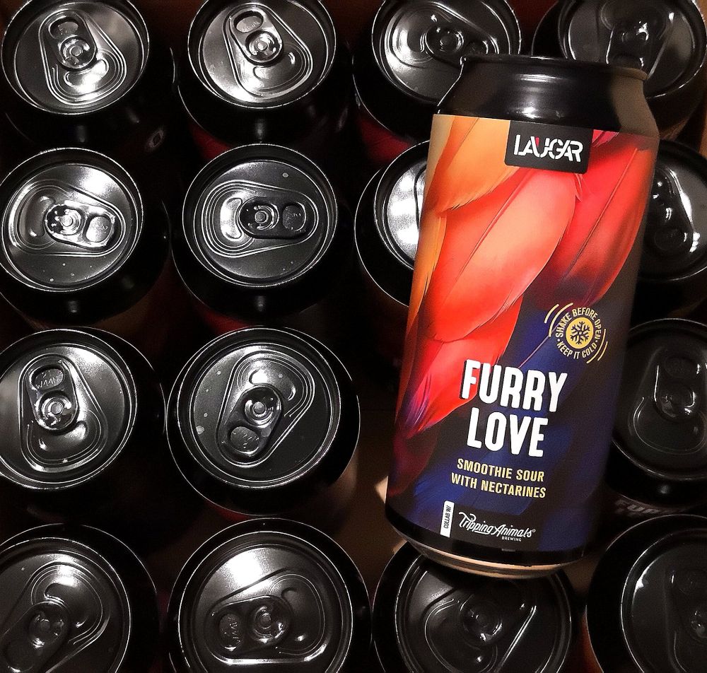 Foto de latas de cerveza Furry Love que saben como a ¿Sidra de nectarina? Tan muy ricas 😋