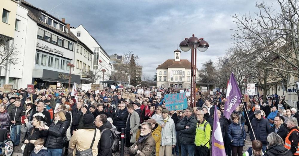 Sindelfingen: Klares Zeichen gegen Rechtsextremismus auf dem Marktplatz