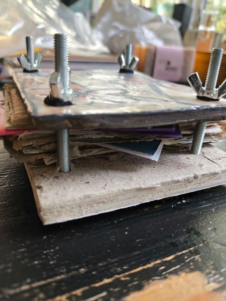 Flowerpress can also be Memory press, filled with thoughts, petals, flowers and letters