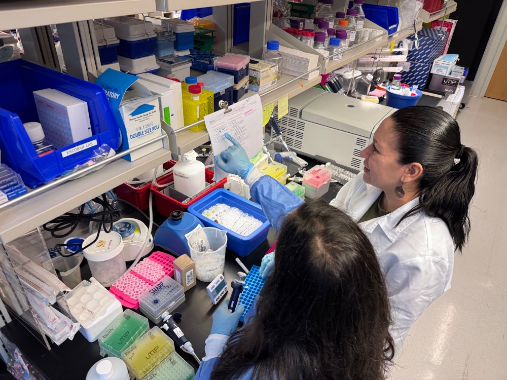 Two women scientist prepping samples in the lab