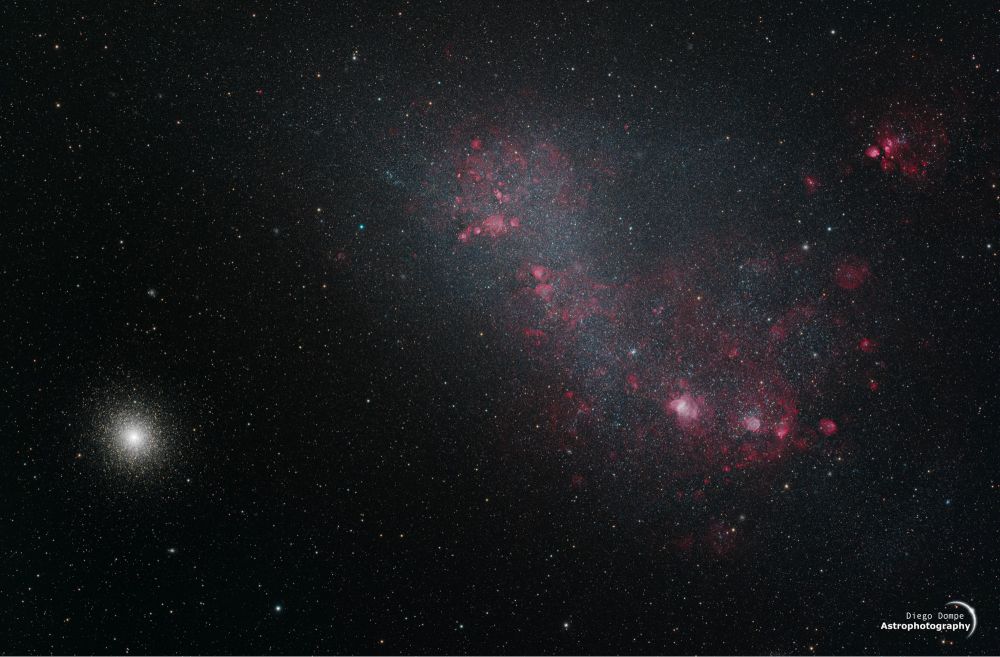 Picture of the Small Magellan Cloud Galaxy next to the Tucanae Globular Cluster