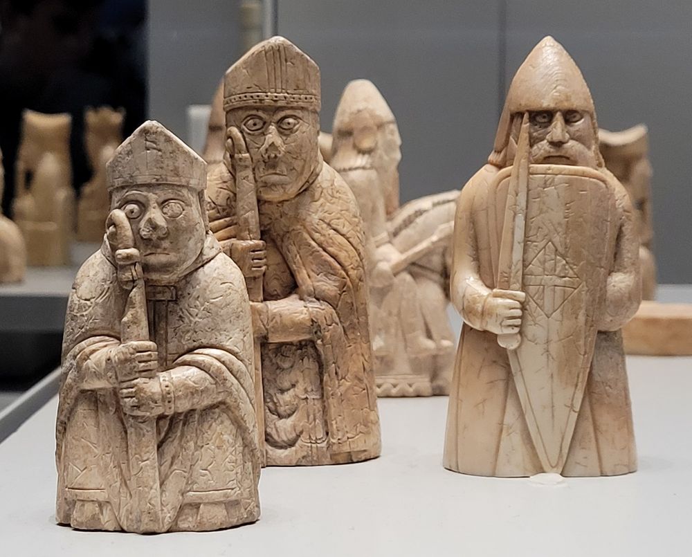 Deux fous et un cavalier.