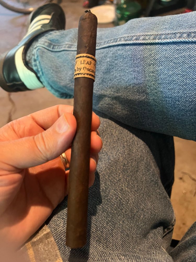 A Leaf by Oscar Maduro Lancero cigar
