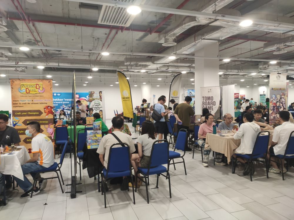 crowd shot of the convention 