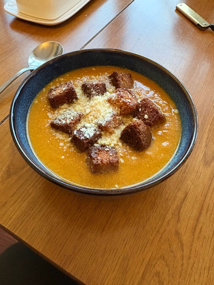 Pumpkin soup with croutons 