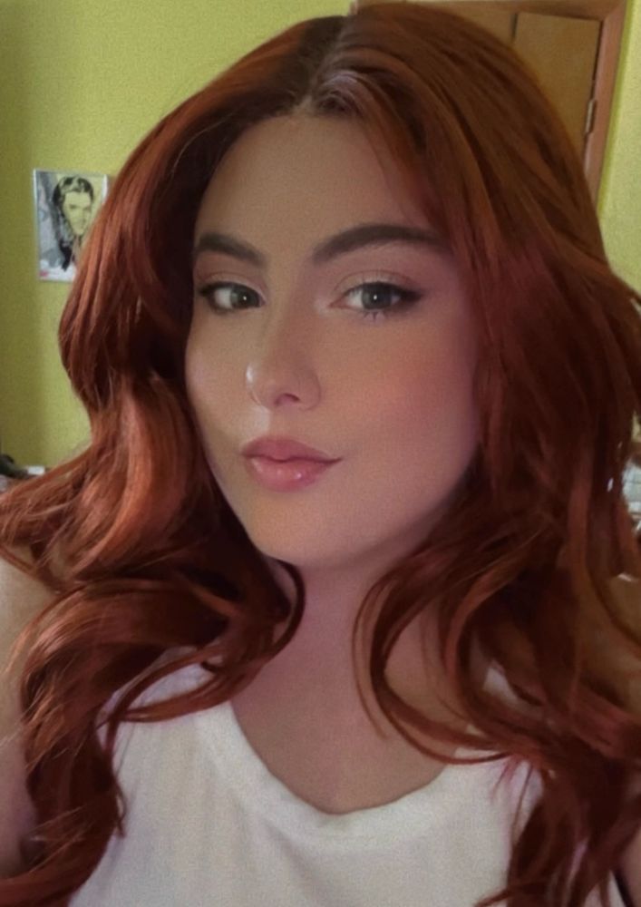 Haley posing for selfie 