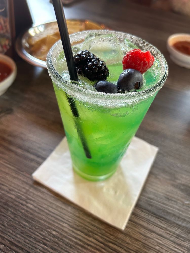 This was SUPPOSED TO BE non alcoholic… it wasn’t but it was so fucking good 