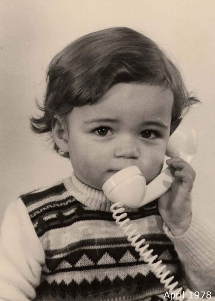 Am Telefon.