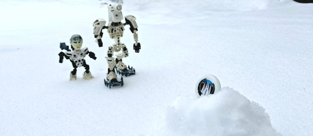 LEGO Toa Nuju and Matoran Ehrye, searching for a great Kanoka Disk