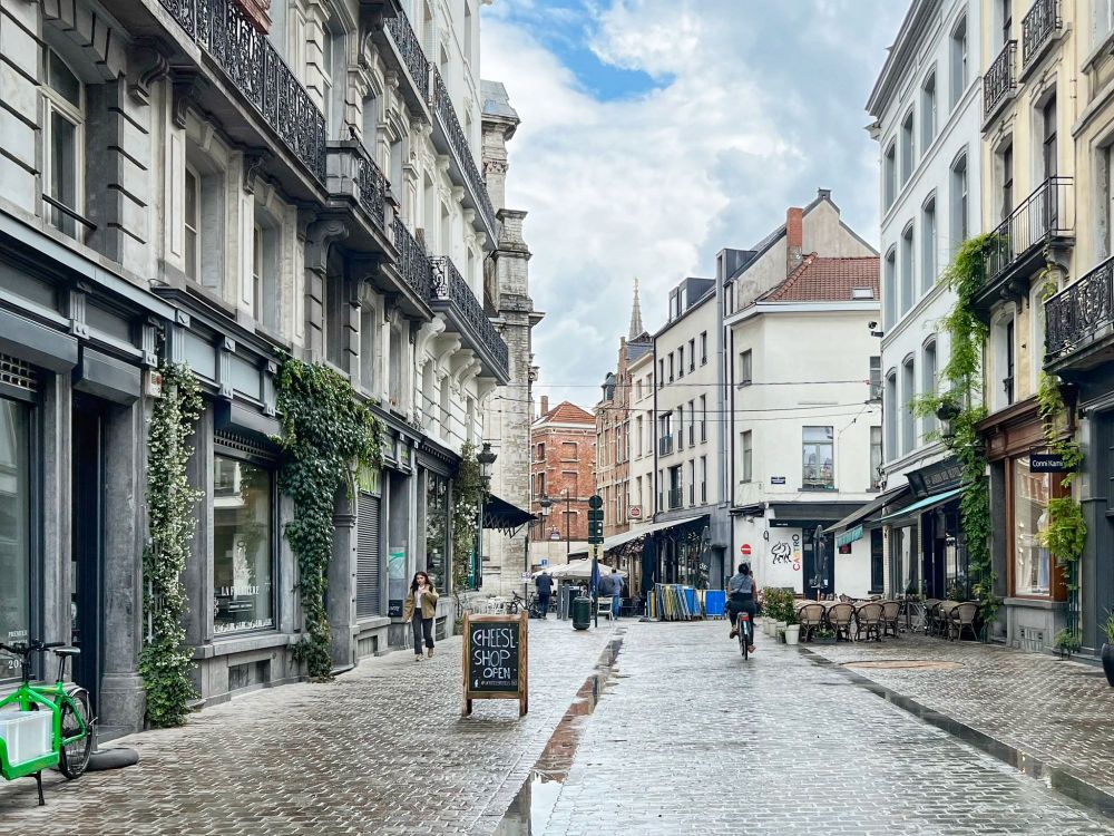 Same spot photographed by me in 2022 after pedestrianization was completed.