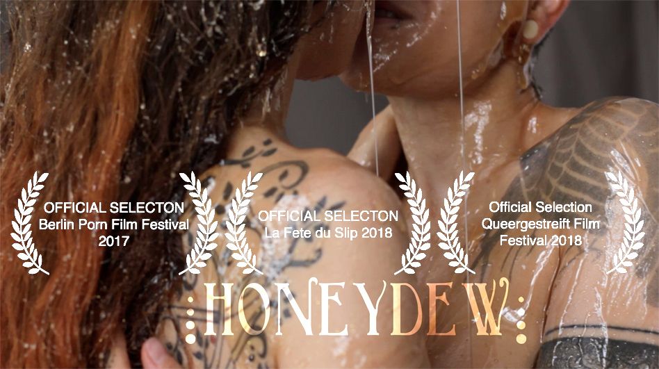 movie poster with laurels for « Honeydew »
Ursinae and Solwenn kissing under flows of honey dripping 