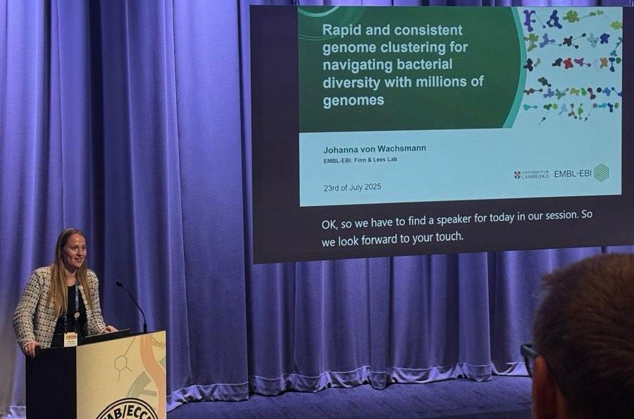 A pictures of Johanna presenting at ISMB