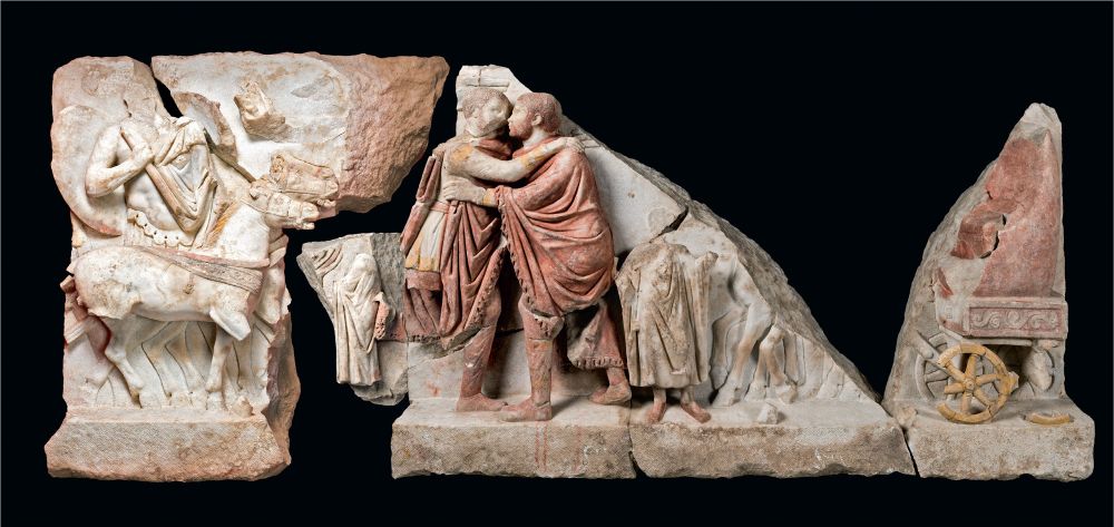 Details from Mark B. Abbe, Tuna Şare Ağtürk 2019. “The new corpus of painted Imperial Roman marble reliefs from Nicomedia: a preliminary report on polychromy” Techne 48: “Having both descended from their flanking purple chariots, for all of their similitudo,they are clearly and emphatically differentiated, not only in their standing height and the height of their flying Nikai, but also, conspicuously, in their hair color: the taller, elder greeting emperor at left (Diocletian) has a light gray brown color, while the emperor at right (Maximian) has a remarkably different red hue.”