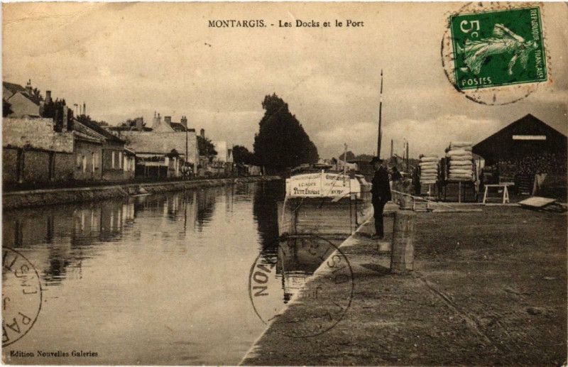 Montargis Le Docks et le Port à #Montargis (#Loiret) 
Suite 👉 https://cartorum.fr/carte-postale/233211/montargis-montargis-le-docks-et-le-port