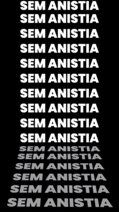 A expressão "Sem Anistia" escrita em letras brancas com fundo preto, descendo em forma de escada.