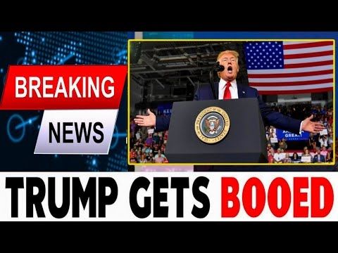 Trump POOPS HIMSELF Live ON STAGE, CROWD REACTS In HORROR?'