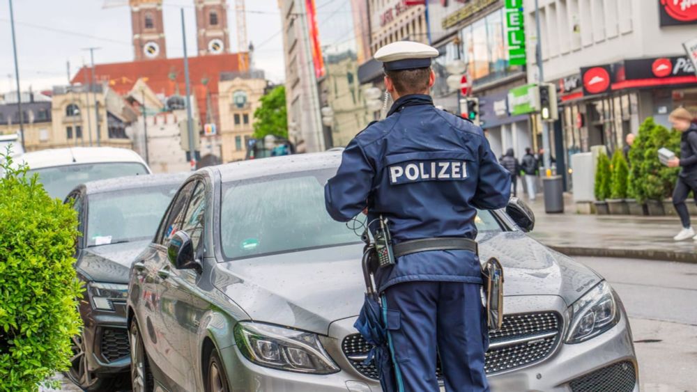 Drei Polizisten verletzt: Falschparker und Passant rasten in München aus