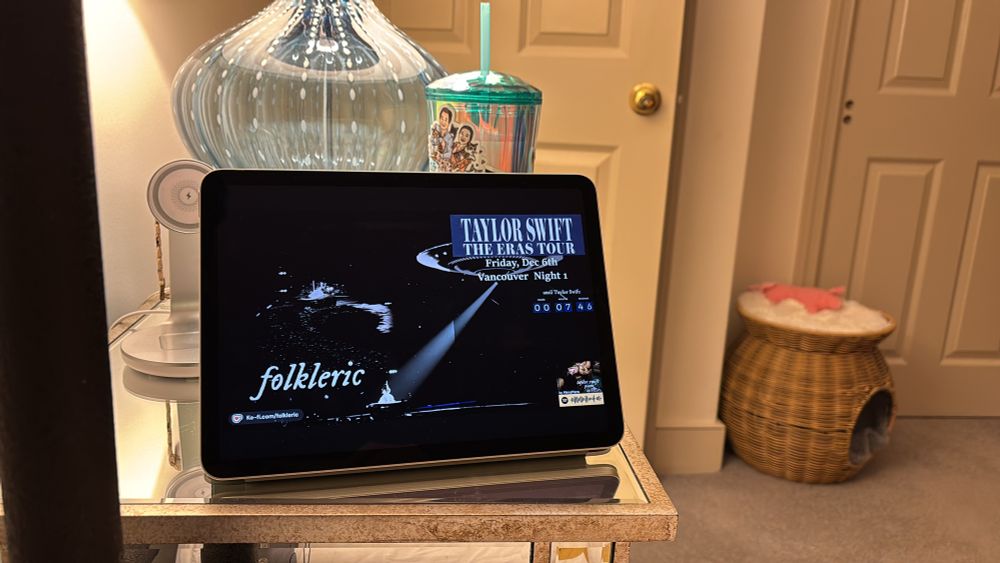 In bed ready for grainy Eras livestreams from Vancouver!