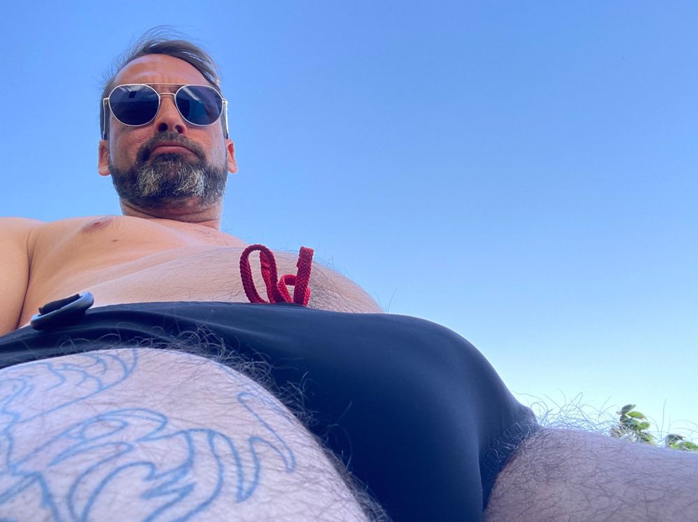 Bernadette fait la pute en maillot de bain