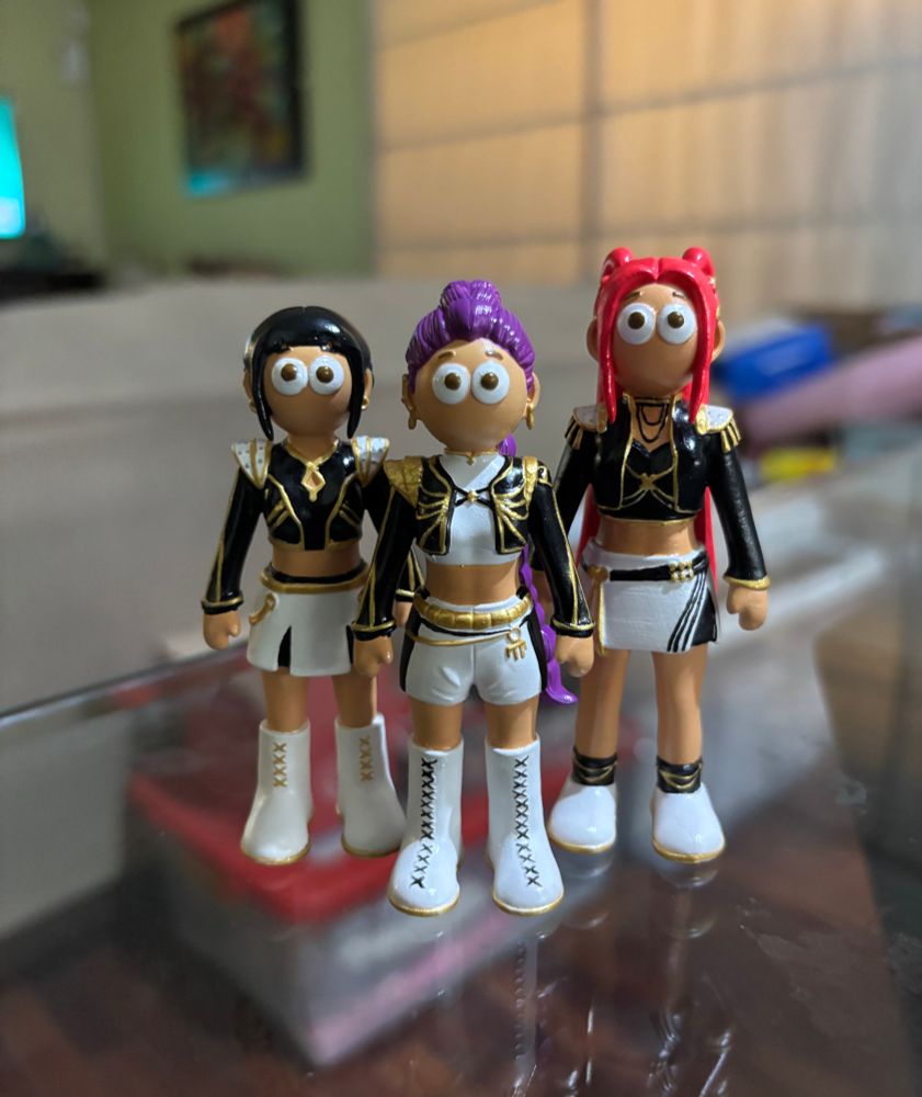 3 3D figurines inspired by Zoey, Rumi and Mira, characters from the recent animated Netflix movie Kpop Demon Hunters. 
