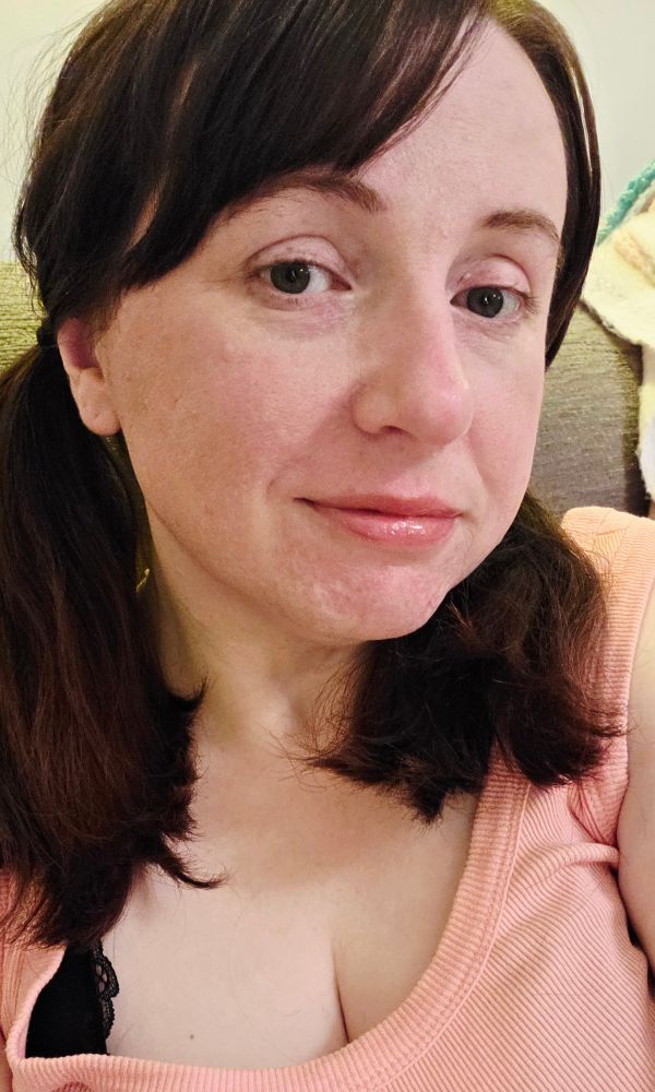 Pic of Lisa with hair in pigtails 