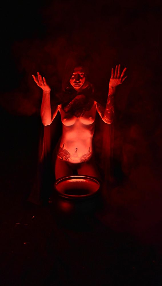 Witchy, counting down till Halloween! Model is Theresa Manchester #halloween #nsfw #nude #photography #fineart #fine #art #photo #witch #witchy #fun 