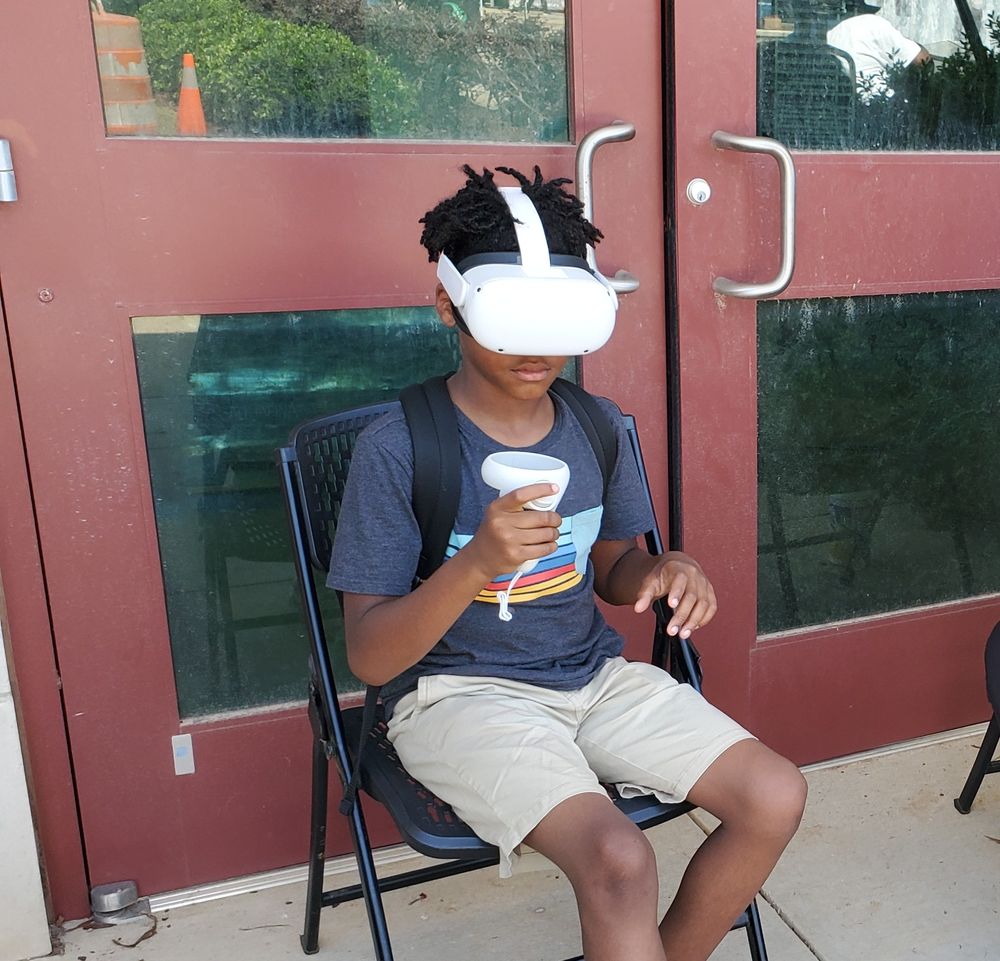 Students using a VR headset during a stem lesson