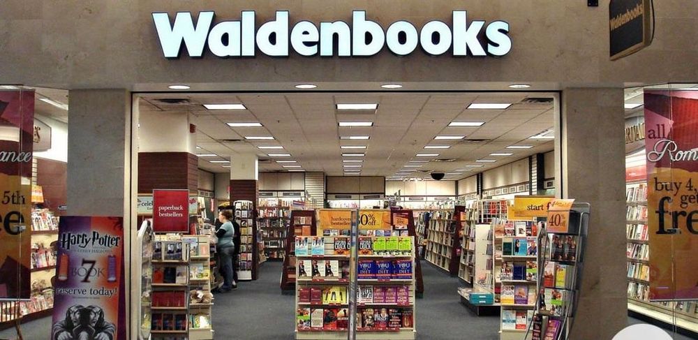 A picture of a Waldenbooks store front.