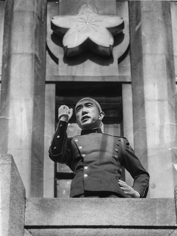 Yukio Mishima yelling and trying to perform a coup 