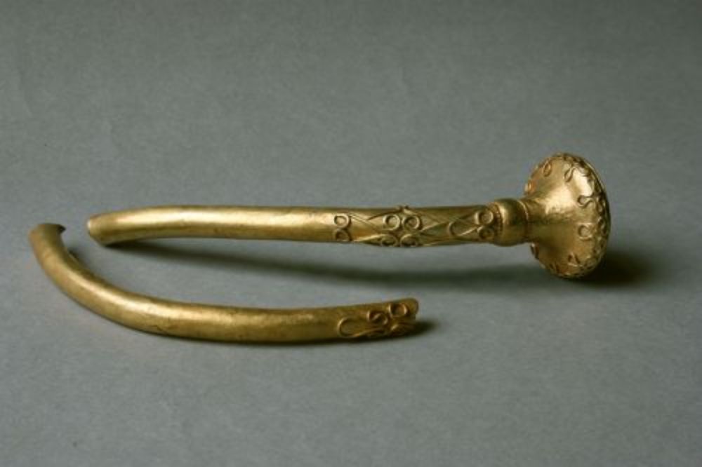 The Pulborough Gold Torc: a 4th to 3rd century BCE artefact of European significance