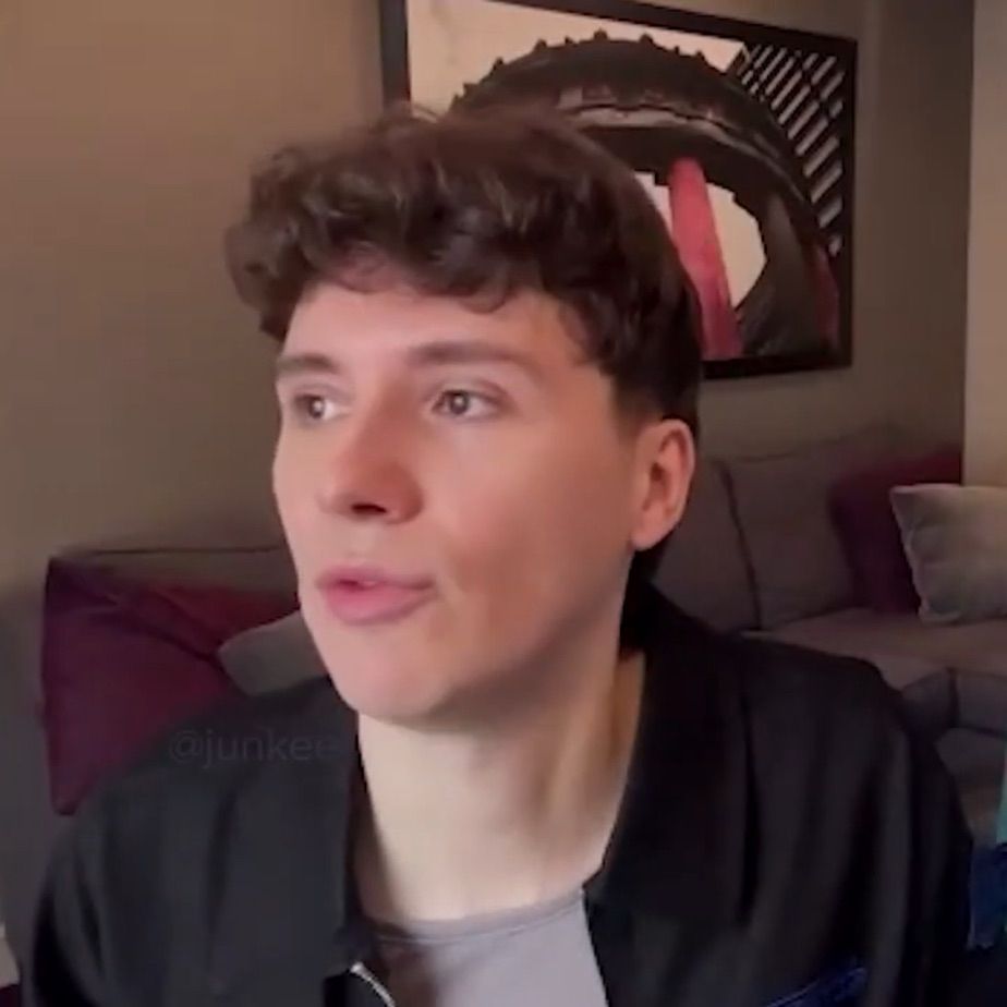 Daniel Howell looking beautiful with his mullet part 4