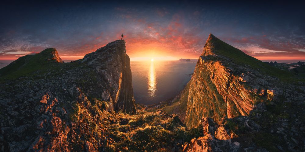 Midnight sun in Lofoten island 